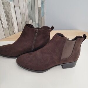 SO Avery Brown Faux Suede Ankle Boots Womens 10 Memory Foam Zip Booties  Preppy